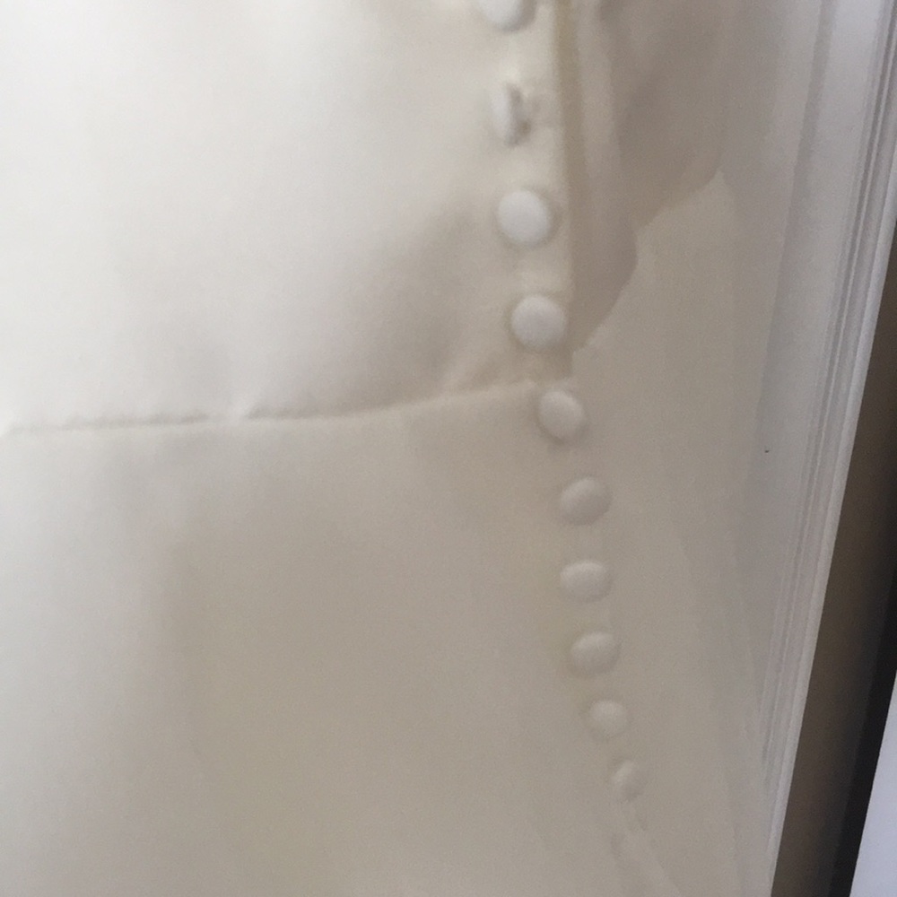 Never Before Worn Wedding Dress - Picture 4 of 6